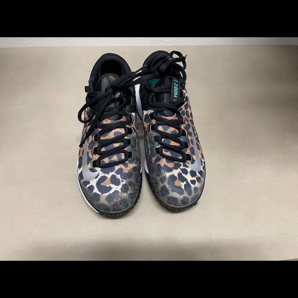 Nike women’s tennis shoes